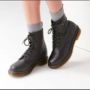 Dr marten 1460 Pascal Boot women size 7